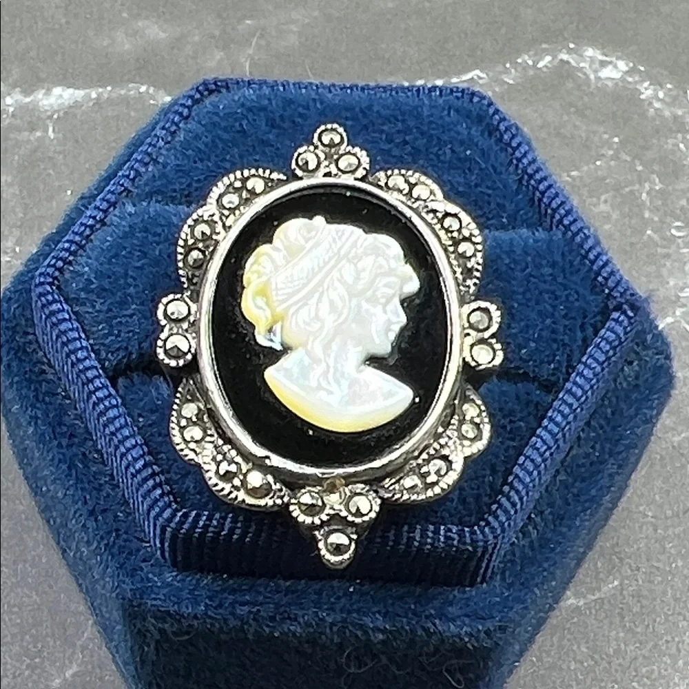 Vintage Sterling Mother of Pearl Cameo Black Onyx Ring - Picture 1 of 10